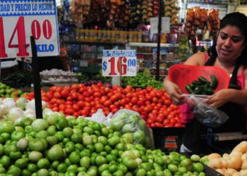 Anuncia AMLO precios controlados en 24 productos básicos ante la inflación