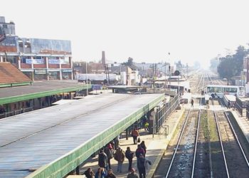 Dos niños mueren arrollados por el tren al intentar rescatar a su perro