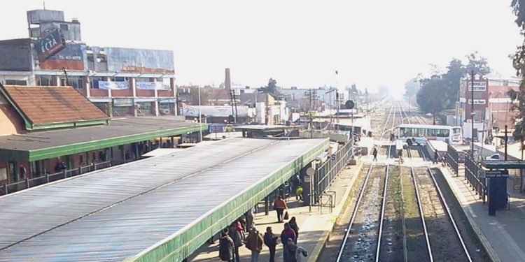 Dos niños mueren arrollados por el tren al intentar rescatar a su perro