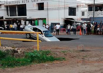 Se abre un nuevo socavón ahora en avenida principal de Morelia, Michoacán