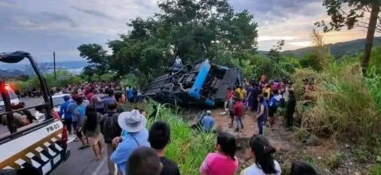 Autobús con peregrinos vuelca en Chiapas: Deja 9 muertos y 28 heridos