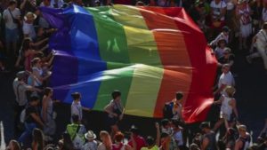 Mundial Qatar 2022: Cárcel a quien sorprendan con bandera LGBT