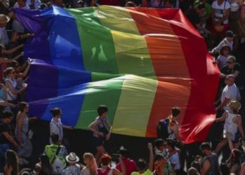 Mundial Qatar 2022: Cárcel a quien sorprendan con bandera LGBT