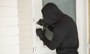 familiares del ‘ladrón’ estarían planeando acusar a los dueños de la vivienda