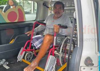 Auxilian a adulto mayor desorientado y con diabetes en colonia Bellavista