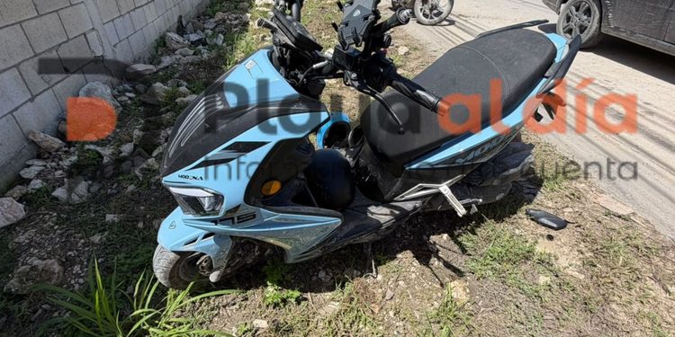 Milagro en Playa del Carmen: Casco salva a una madre y sus dos hijos tras derrapar en motocicleta