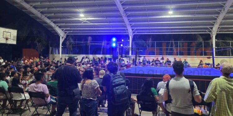 Lucha libre gratis en Playa del Carmen: Así se vivió el espectacular lleno en La Guadalupana