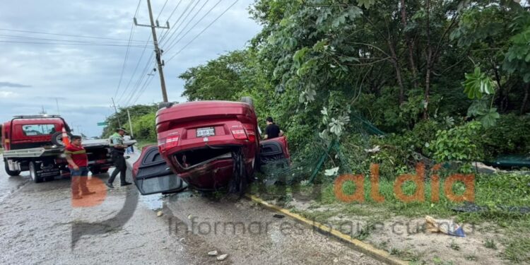 Conductor pierde el control por exceso de velocidad y vuelca su vehículo cerca de Barceló