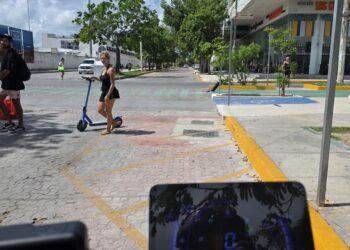 Scooters eléctricos invaden calles de Quintana Roo; crece el llamado a regular su circulación
