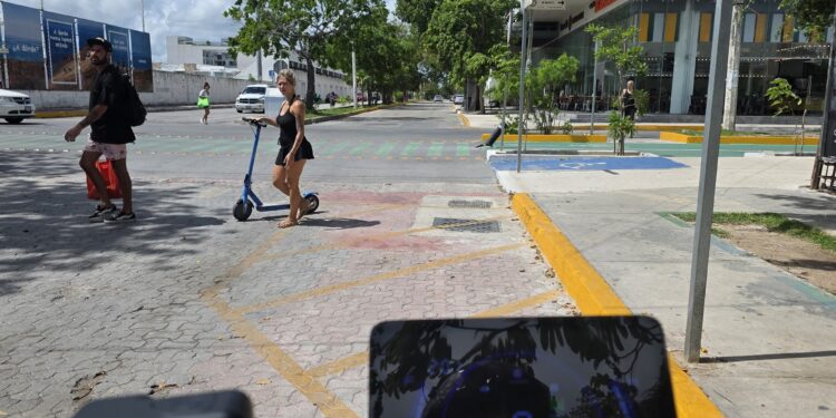 Scooters eléctricos invaden calles de Quintana Roo; crece el llamado a regular su circulación