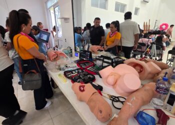 Capacitan a ciudadanos de Playa del Carmen en primeros auxilios y reanimación cardiopulmonar