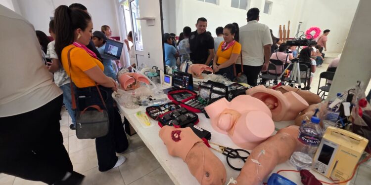 Capacitan a ciudadanos de Playa del Carmen en primeros auxilios y reanimación cardiopulmonar