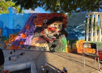 Pinto Muere transforma el Panteón Municipal de Playa del Carmen con murales por el Día de Muertos