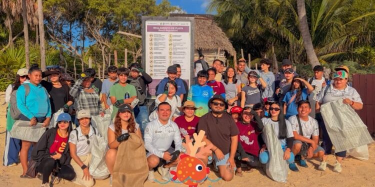 Voluntarios se suman a jornada de limpieza en playas de Playa del Carmen