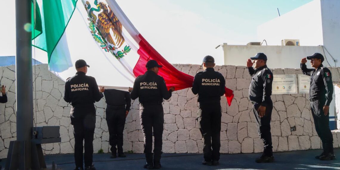 Acercan a estudiantes de Playa del Carmen a la labor policial con “Tu Escuela en Azul”