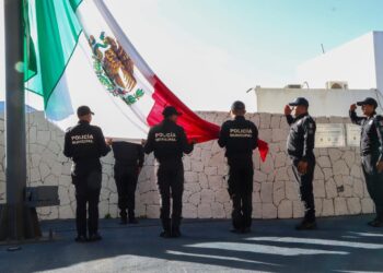 Acercan a estudiantes de Playa del Carmen a la labor policial con “Tu Escuela en Azul”