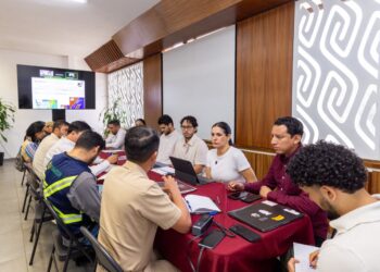Marina y autoridades de Playa del Carmen afinan estrategia para anticipar arribos de sargazo