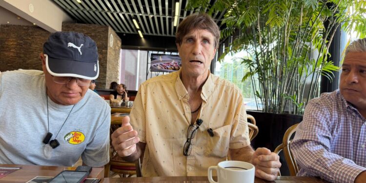 Roban vehículo a ciudadano estadounidense en la Quinta Avenida de Playa del Carmen; lleva meses sin respuesta